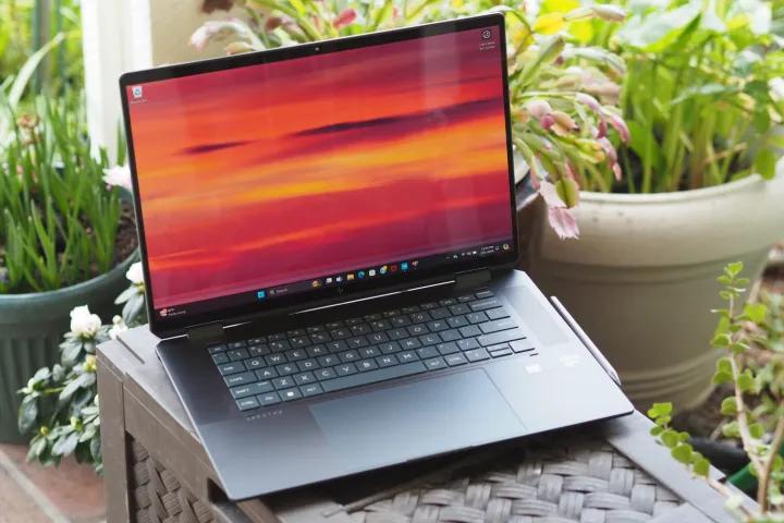 A New Contender: HP Spectre 14 (2024) Challenges the MacBook Pro’s Reign